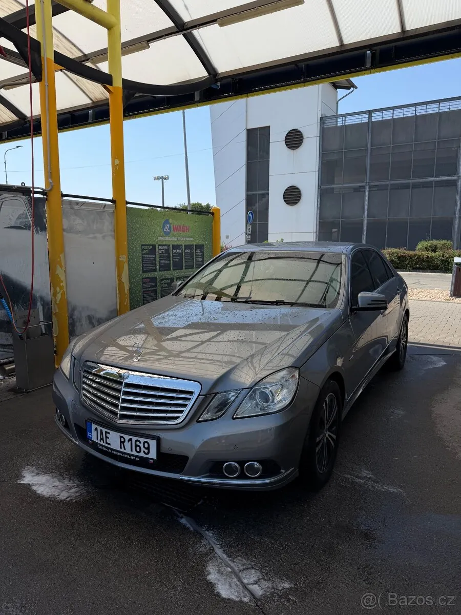 Mercedes-Benz E-Class 2010 photo 4