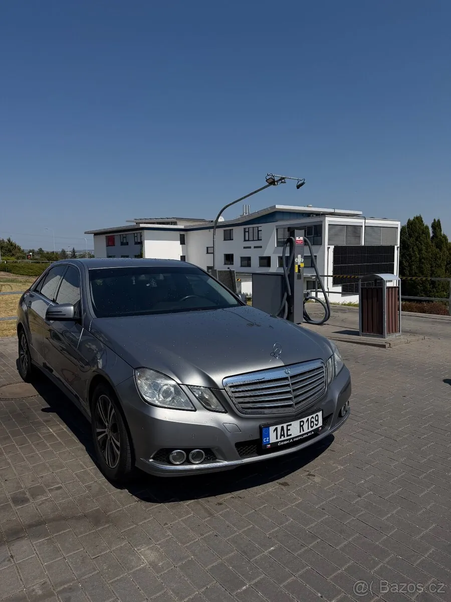 Mercedes-Benz E-Class 2010 photo 3