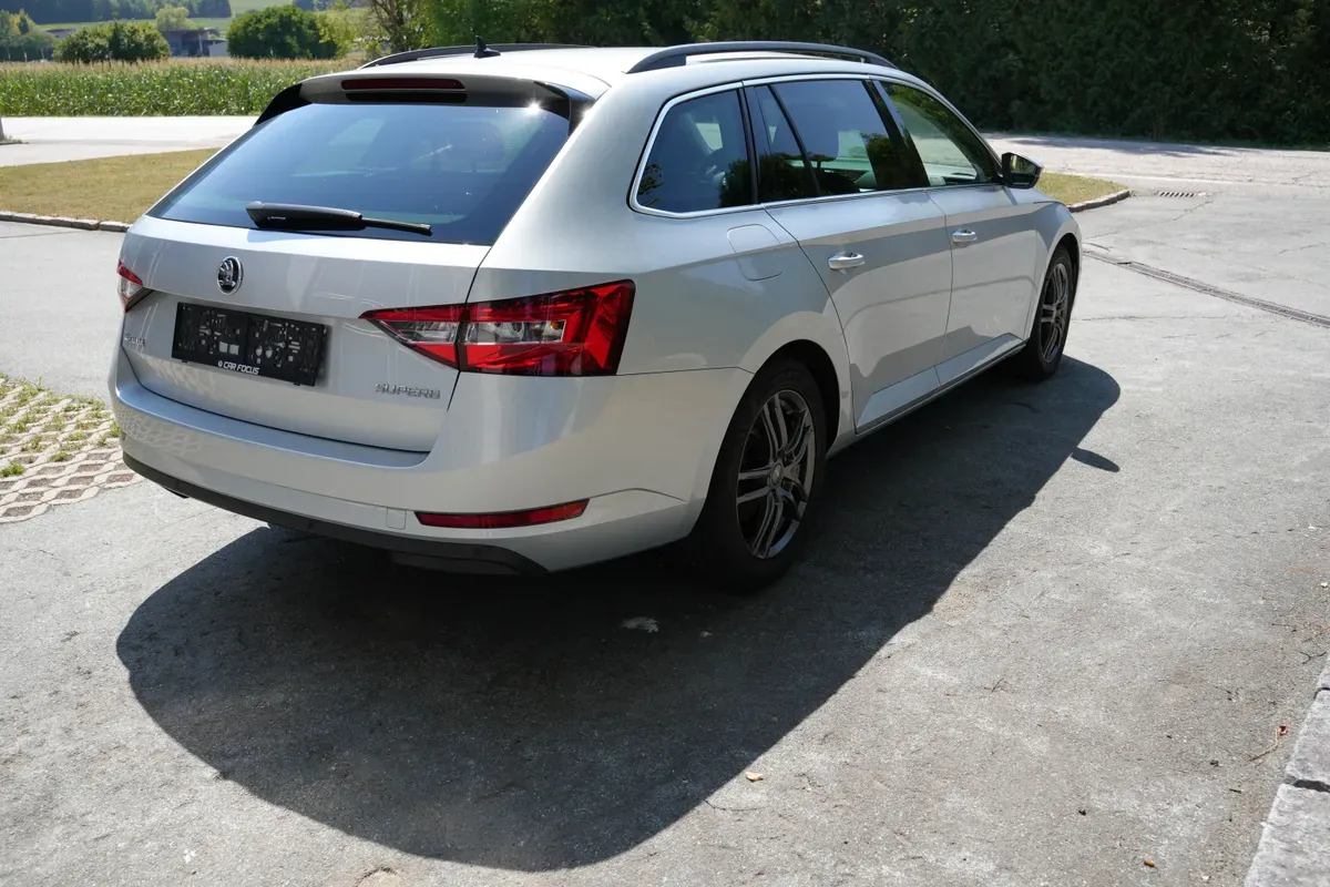 Skoda Superb 2017 photo 2