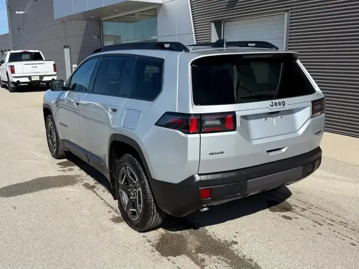 Jeep Cherokee 2026 photo 4