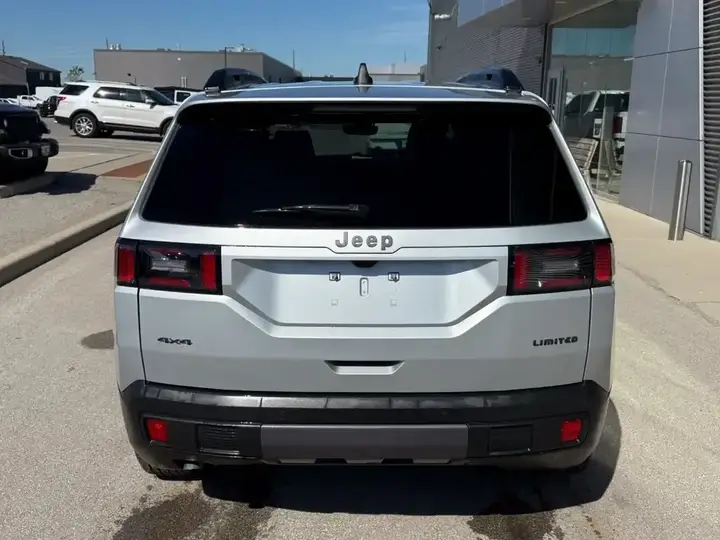 Jeep Cherokee 2026 photo 5