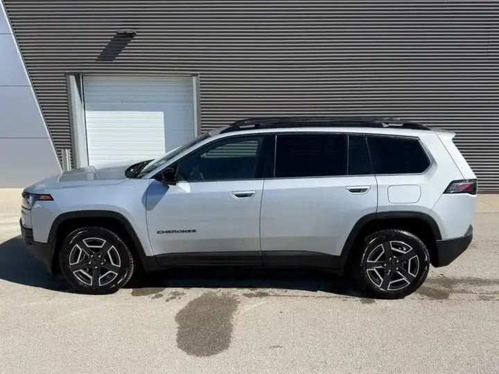 Jeep Cherokee 2026 photo 3