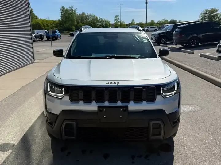 Jeep Cherokee 2026 photo 2