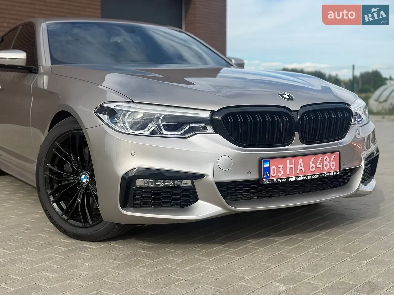 BMW 5 Series 2017 photo 2