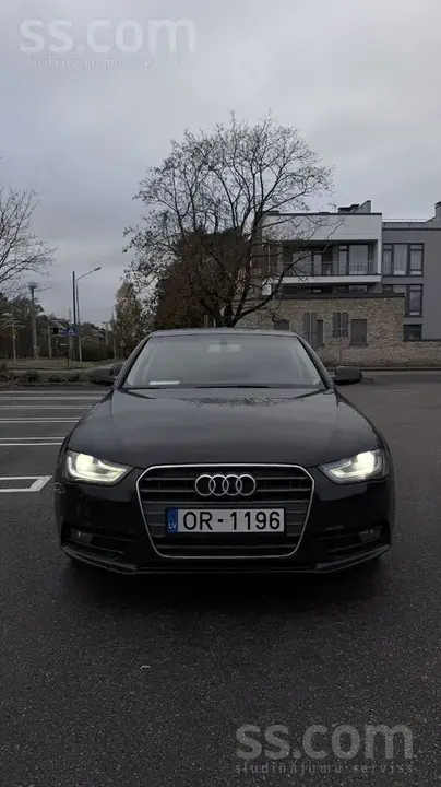 Audi A4 2012 photo 2