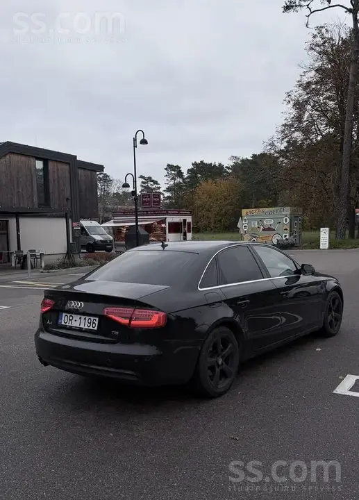 Audi A4 2012 photo 4