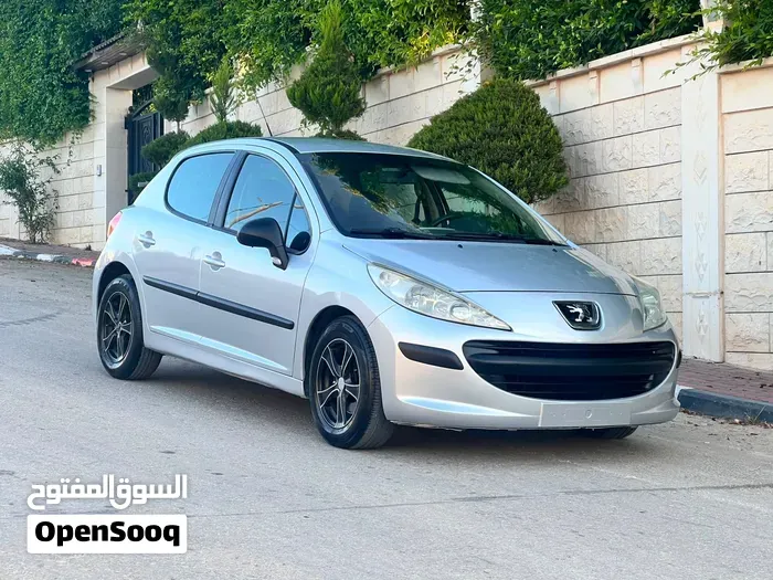 Peugeot 207 2011 photo 5