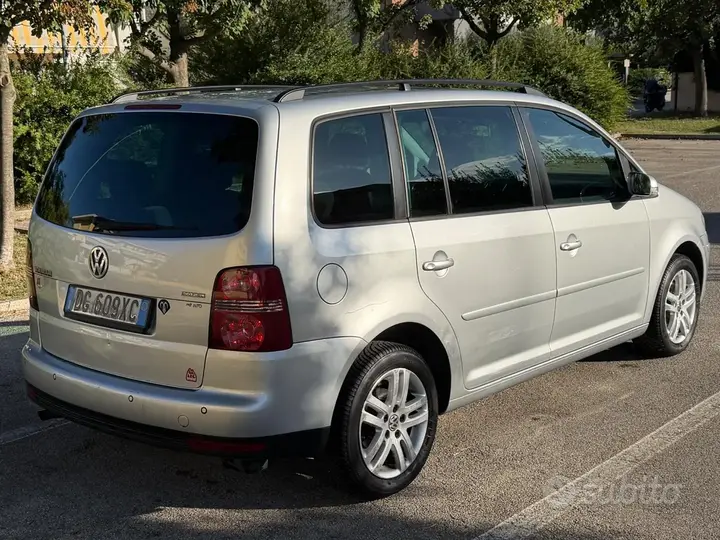 Volkswagen Touran 2008 photo 4