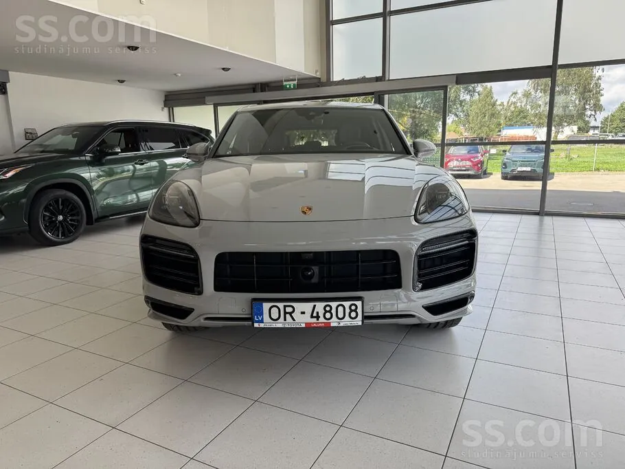 Porsche Cayenne 2023 photo 2