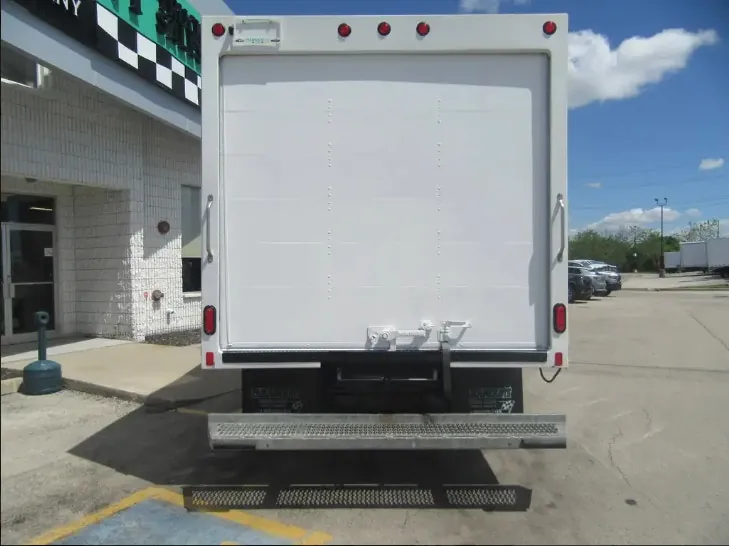 Ford E-450 2025 photo 4