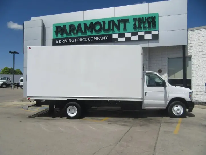 Ford E-450 2025 photo 2