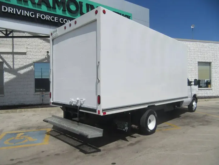Ford E-450 2025 photo 3