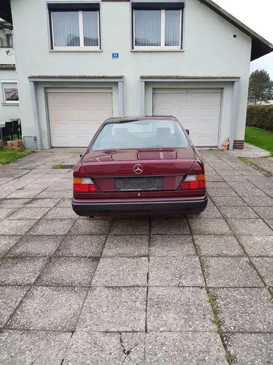 Mercedes-Benz 230Ce 1988 photo 2
