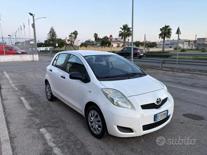 Toyota Yaris 2010 photo 3
