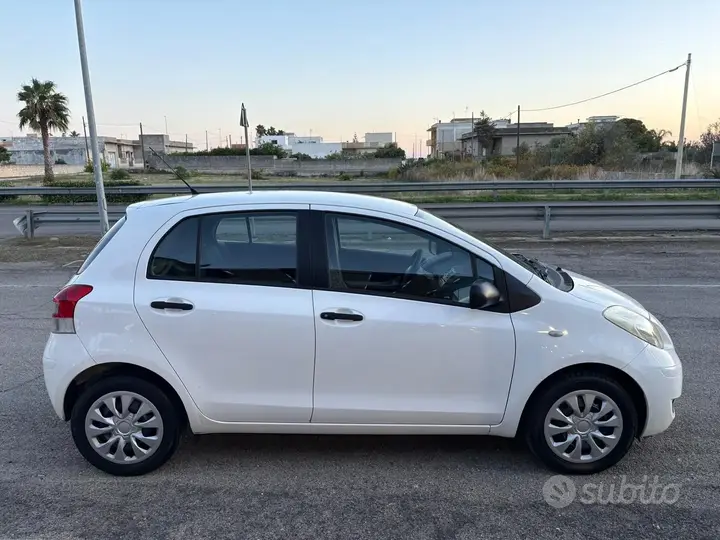Toyota Yaris 2010 photo 4