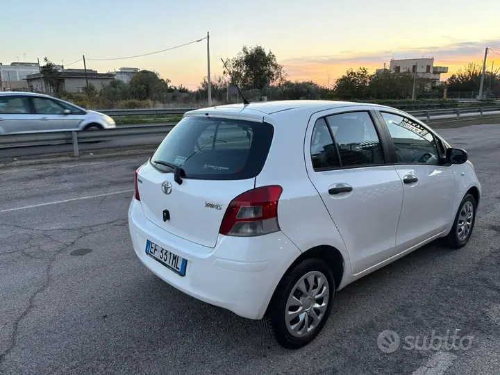 Toyota Yaris 2010 photo 5