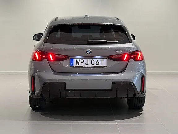 BMW 120 2026 photo 4