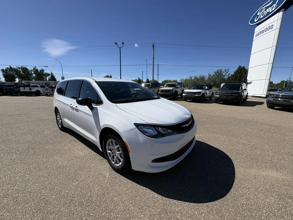 Chrysler Voyager 2024 photo 3