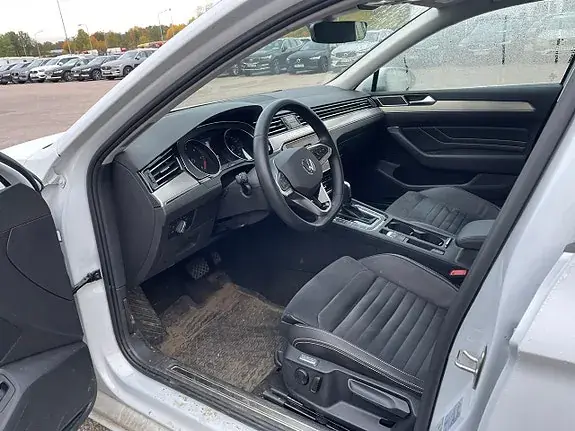 Volkswagen Passat 2023 photo 5