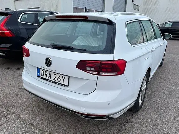 Volkswagen Passat 2023 photo 3