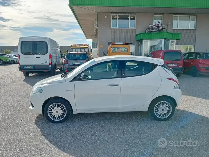 Lancia Ypsilon 2017 photo 2