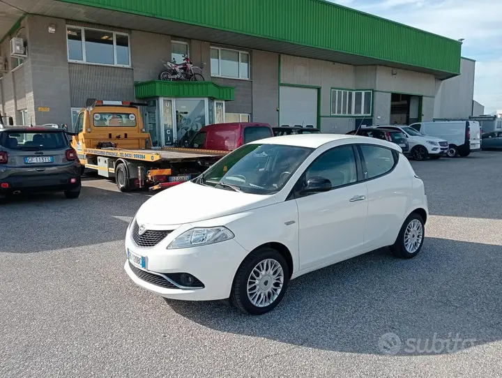 Lancia Ypsilon