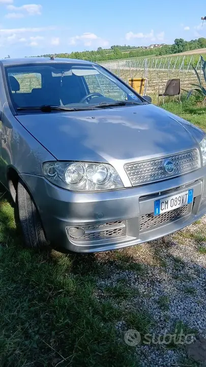 Fiat Punto 2004 photo 2