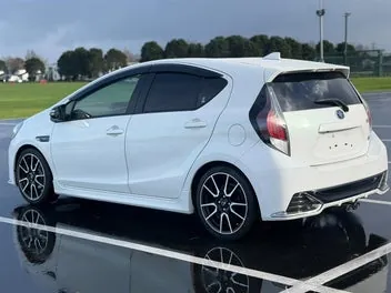 Toyota Aqua 2015 photo 5