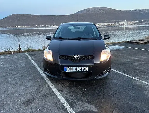 Toyota Auris 2009 photo 2