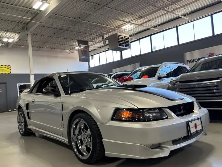 Ford Mustang Gt 2000 photo 3