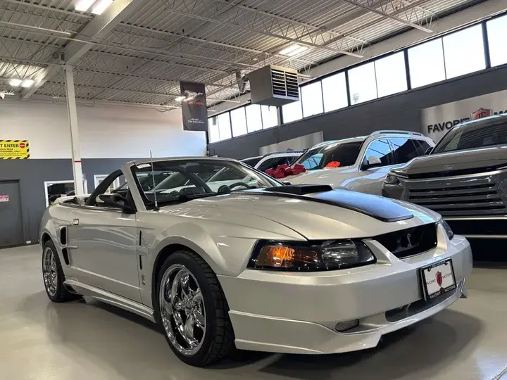 Ford Mustang Gt 2000 photo 2