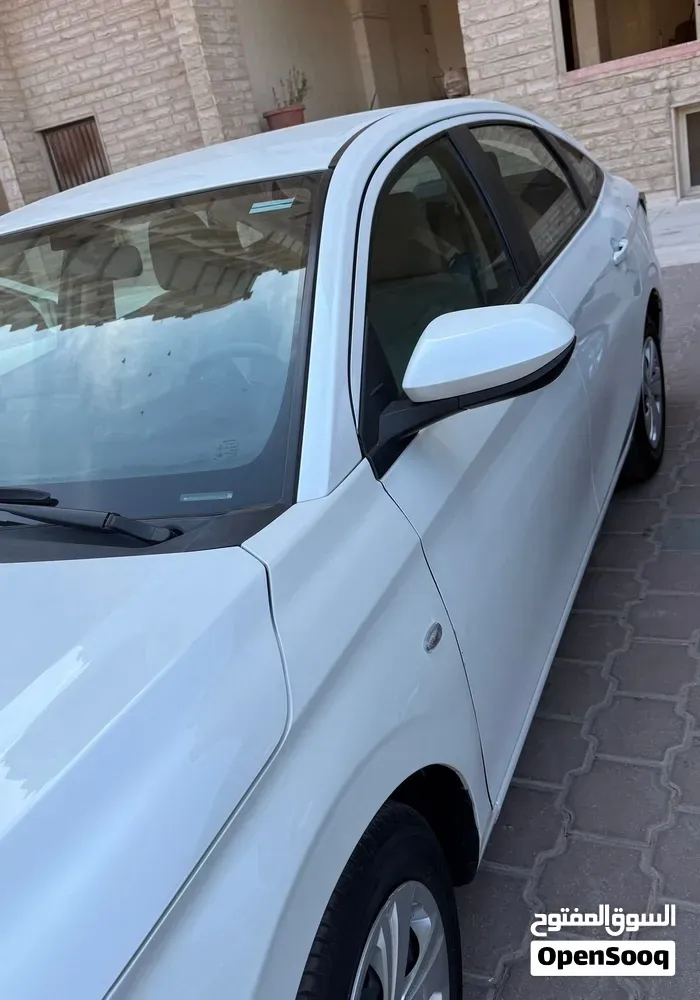 Toyota Yaris 2024 photo 2