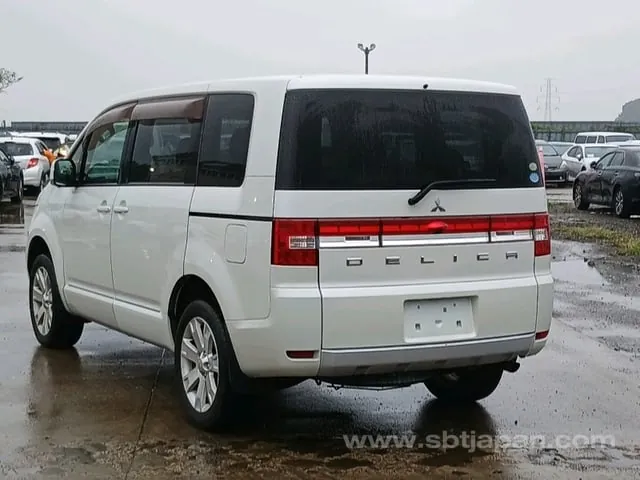 Mitsubishi Delica D:5 2011 photo 5
