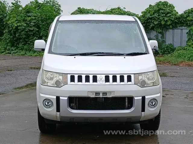 Mitsubishi Delica D:5 2011 photo 2