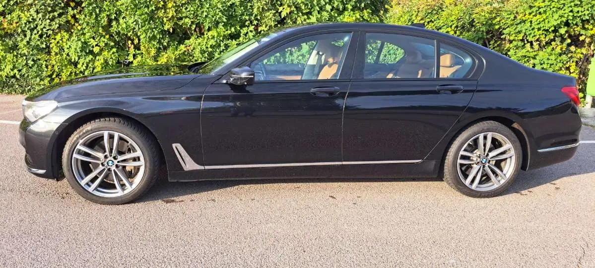 BMW 7 Series 2019 photo 2