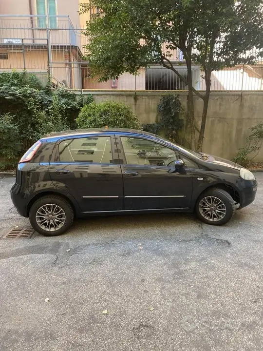 Fiat Punto Evo 2009 photo 2