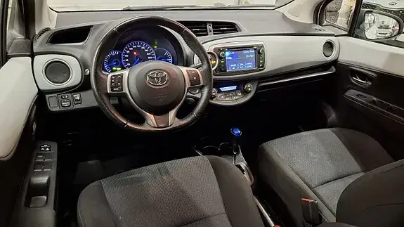 Toyota Yaris 2014 photo 2
