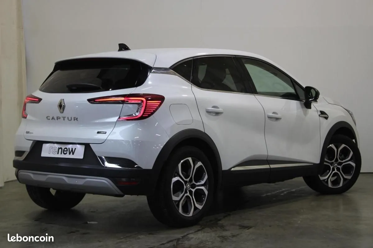 Renault Captur 2024 photo 2