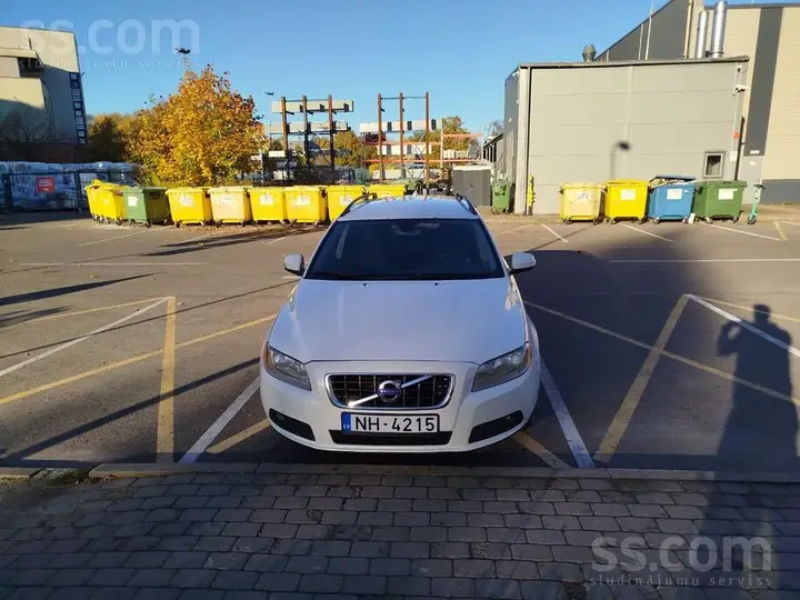 Volvo V70 2010 photo 5