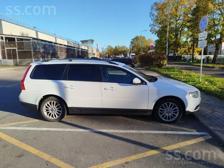Volvo V70 2010 photo 3