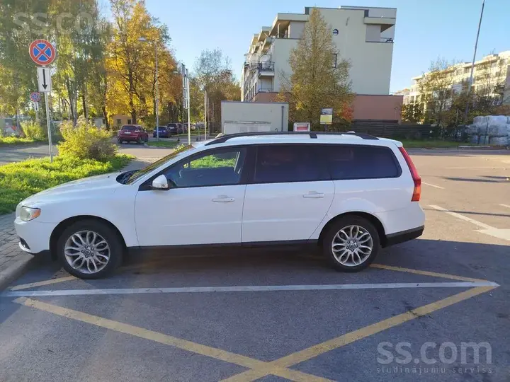 Volvo V70 2010 photo 4