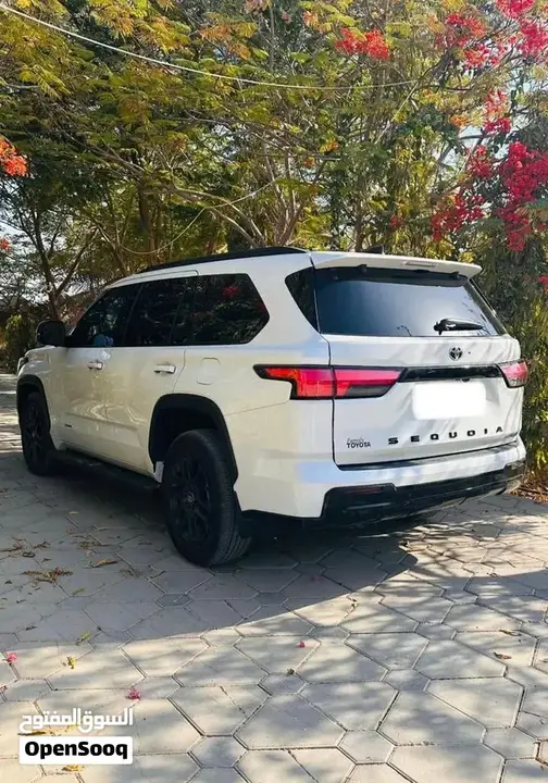 Toyota Sequoia 2025 photo 2