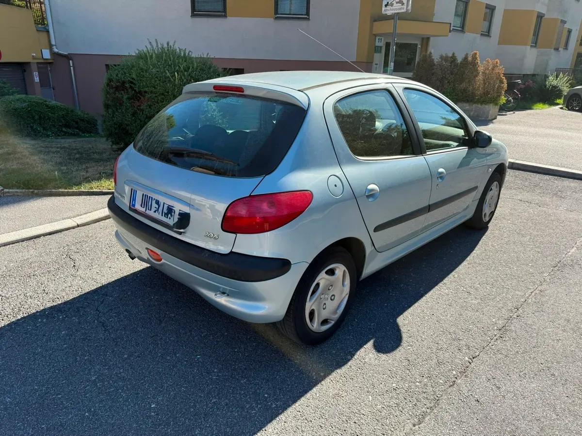 Peugeot 206 2003 photo 2