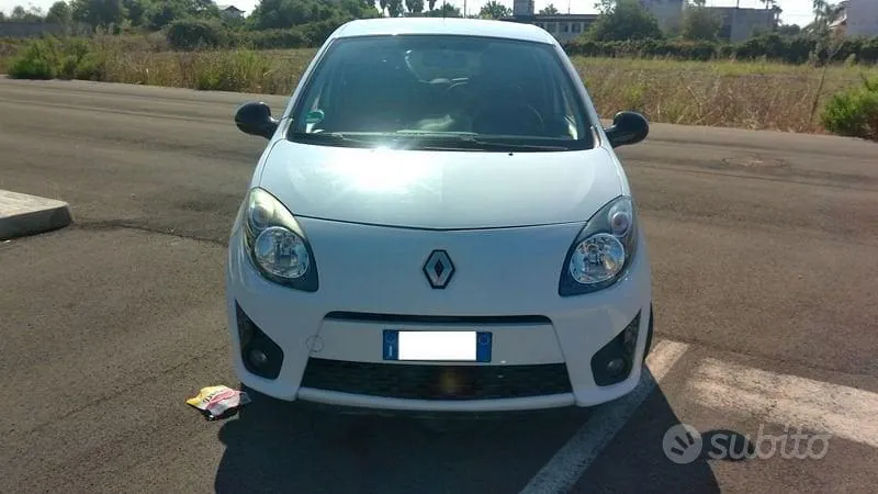 Renault Clio 2009 photo 2