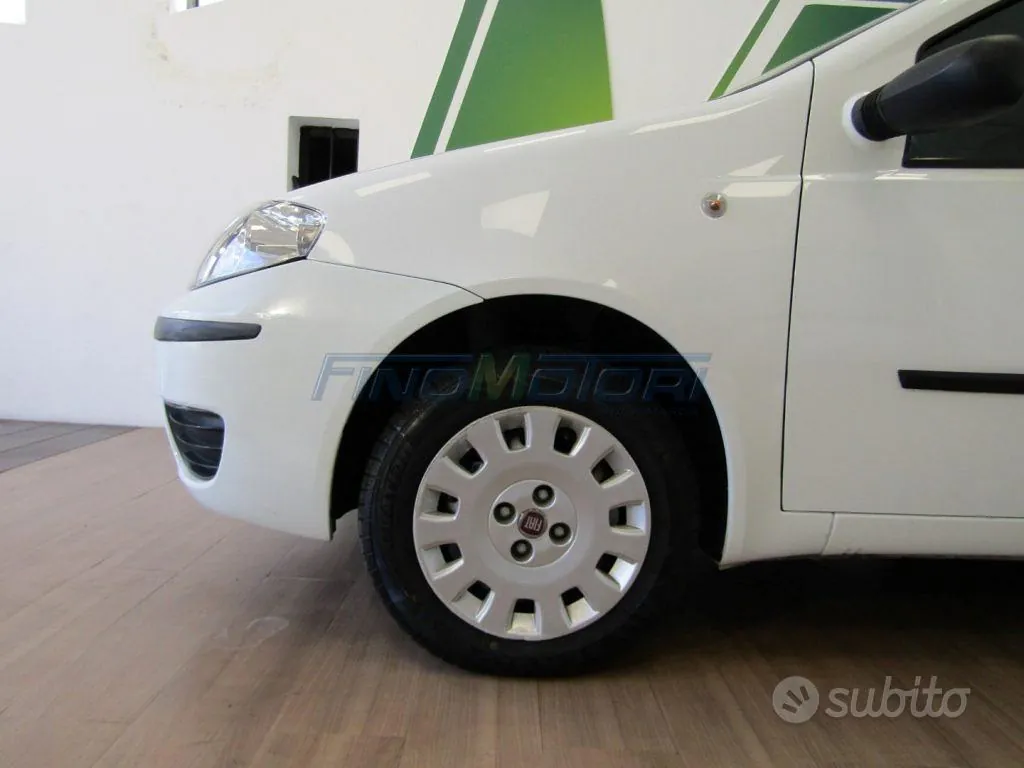 Fiat Punto 2009 photo 4