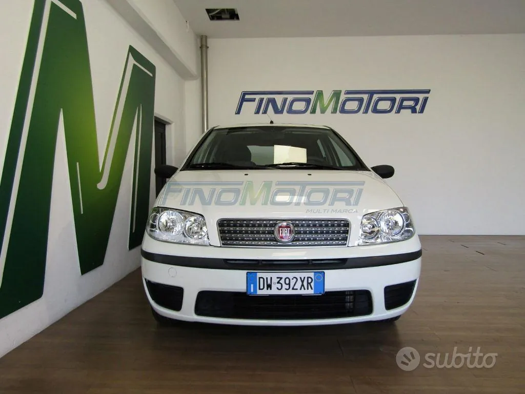 Fiat Punto 2009 photo 2