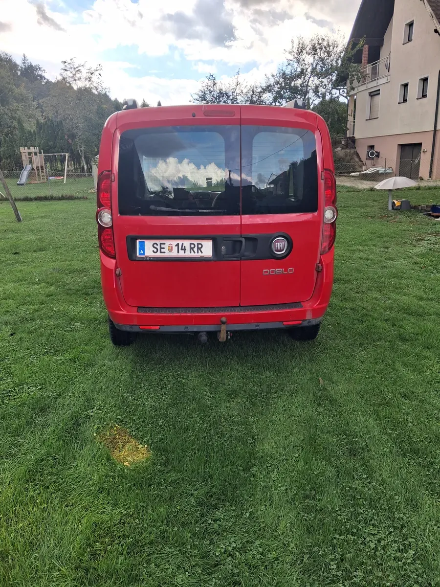 Fiat Doblo 2011 photo 2