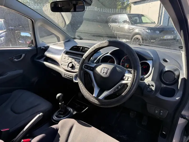 Honda Jazz 2010 photo 2