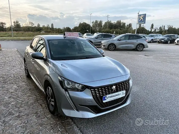 Peugeot 208 2021 photo 2