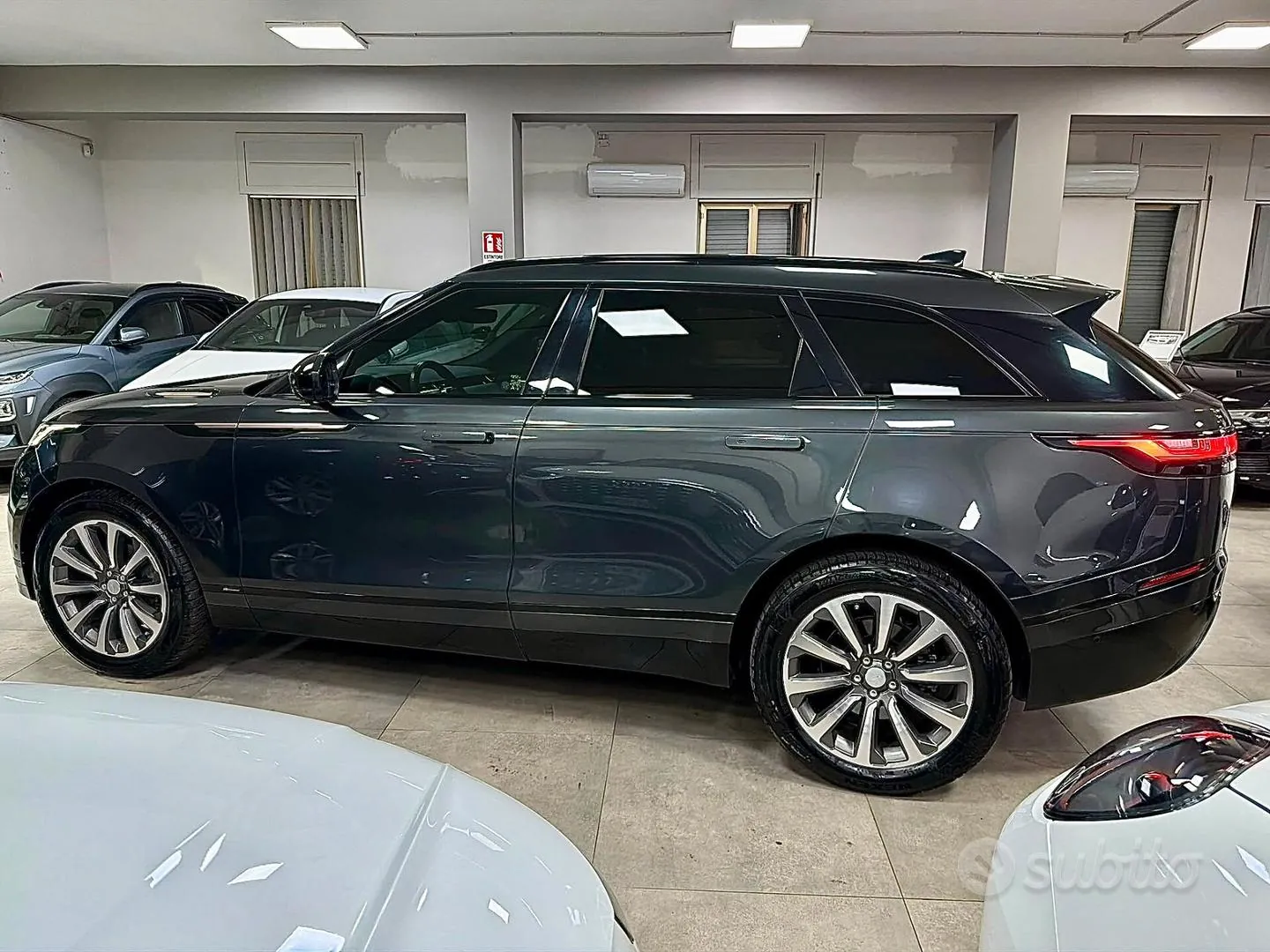 Land Rover Range Rover Velar 2018 photo 3